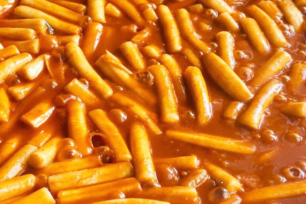 Exploring the Different Sauces Used in Korean Topokki
